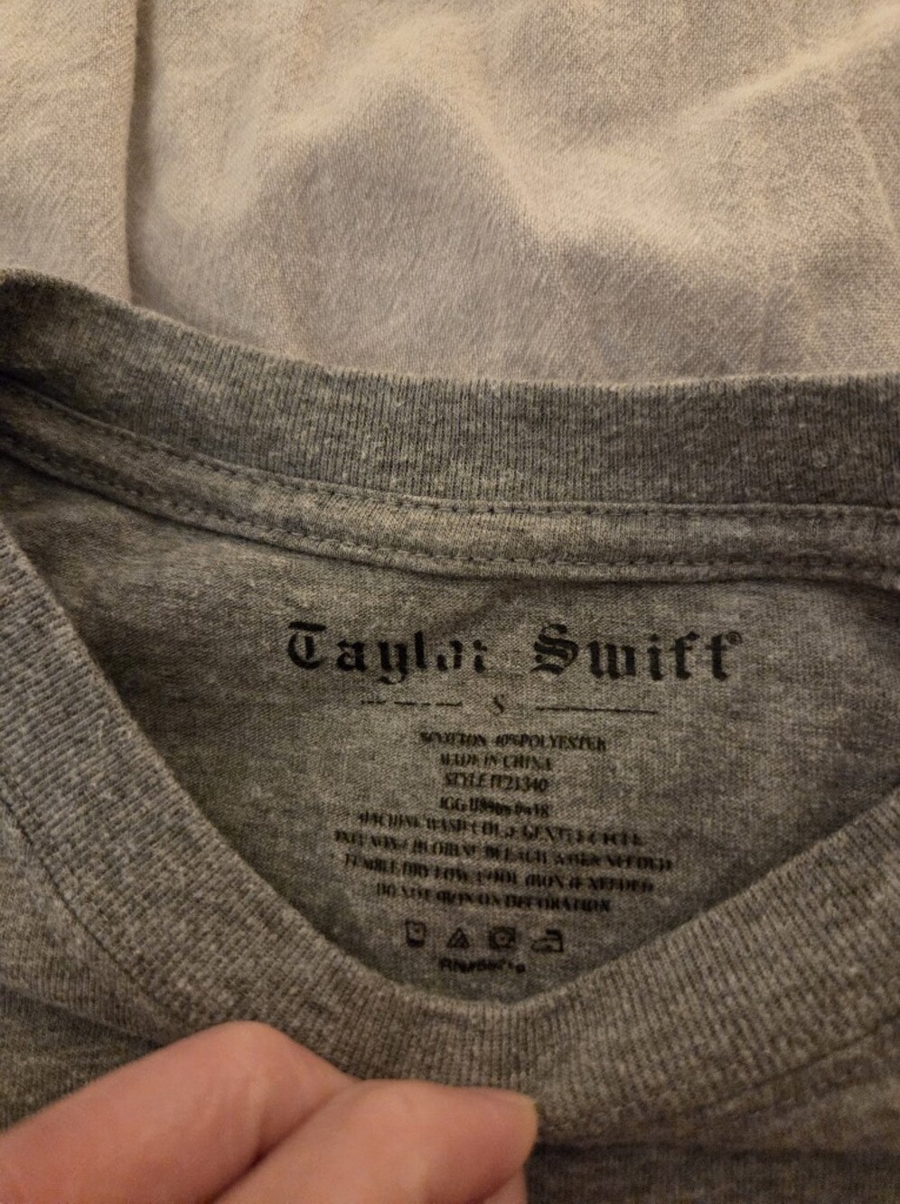 Taylor Swift Reputation Tour Gray Graphic Crop Tee - Picture 2 of 4